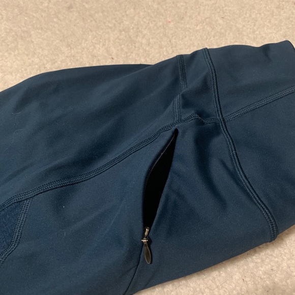 CROPPED ATHLETA LEGGINGS - Picture 5 of 5